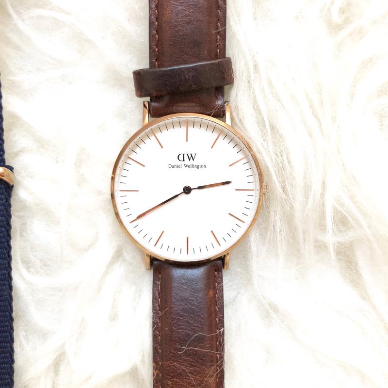 Daniel Wellington Womens Classic Leather Watch (with EXTRA Navy Stripe Strap)