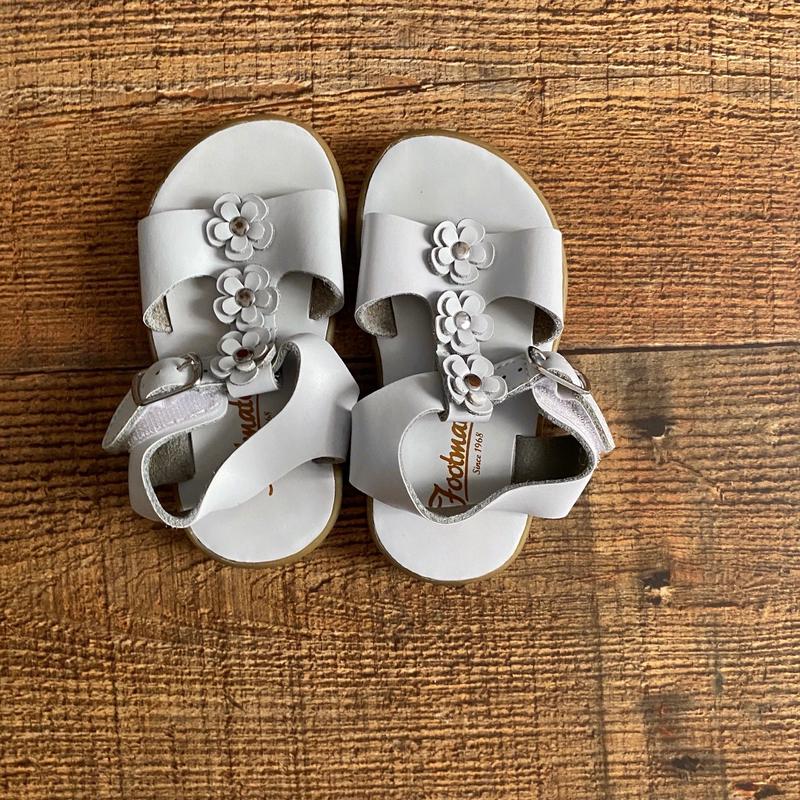 Footmates White Leather Flower Sandals- Size 5
